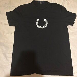 T shirt Fred Perry Taille M excellent état